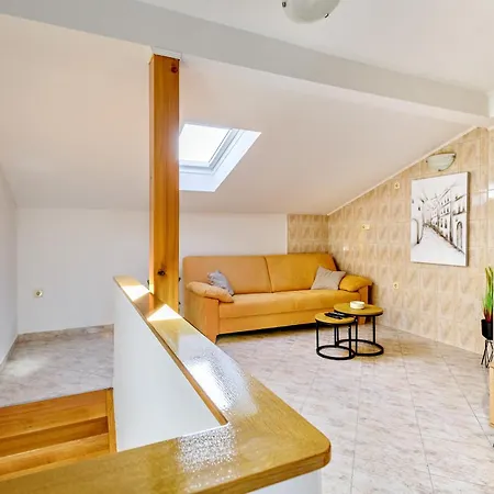 Duplex In Peaceful Area - شقة