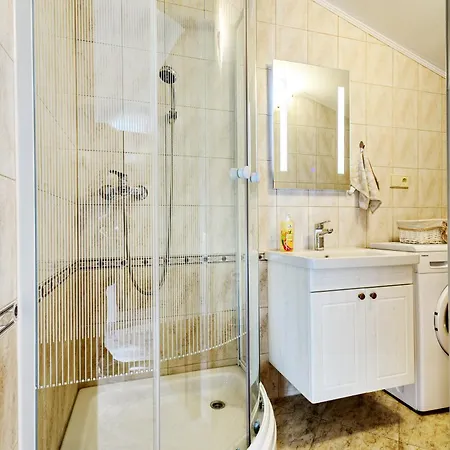 Duplex In Peaceful Area - * زادار