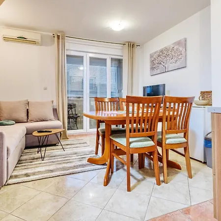 Duplex In Peaceful Area - شقة *