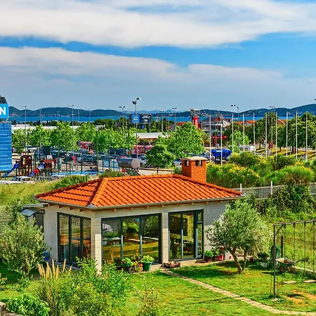 Duplex In Peaceful Area - * Zadar