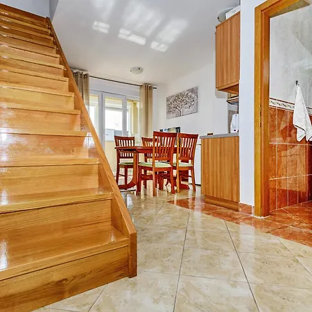 Duplex In Peaceful Area - * زادار