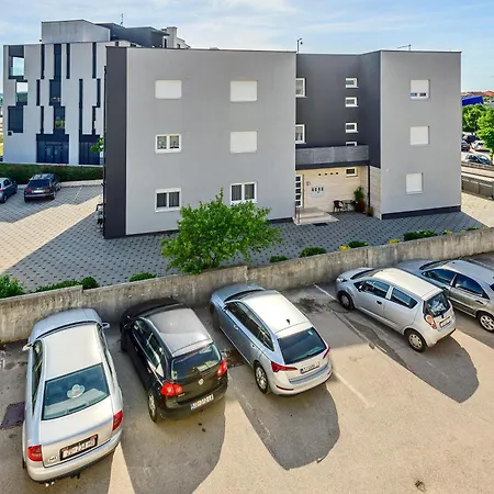 Duplex In Peaceful Area - زادار