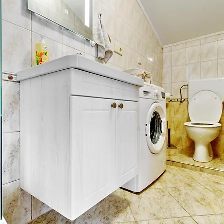Duplex In Peaceful Area - 아파트