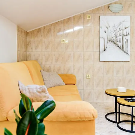 Duplex In Peaceful Area - Zára