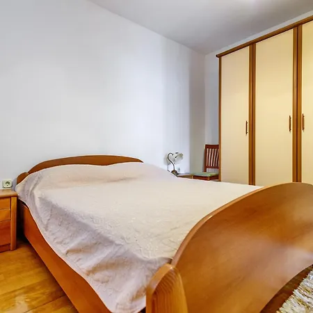 Duplex In Peaceful Area - Apartman