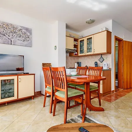 Duplex In Peaceful Area - Apartment